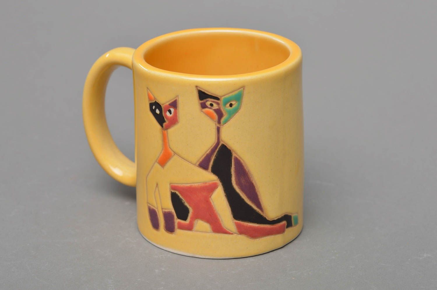 Handmade bemalte Tasse aus Porzellan gelb bunt stilvoll mit Katzen originell foto 2