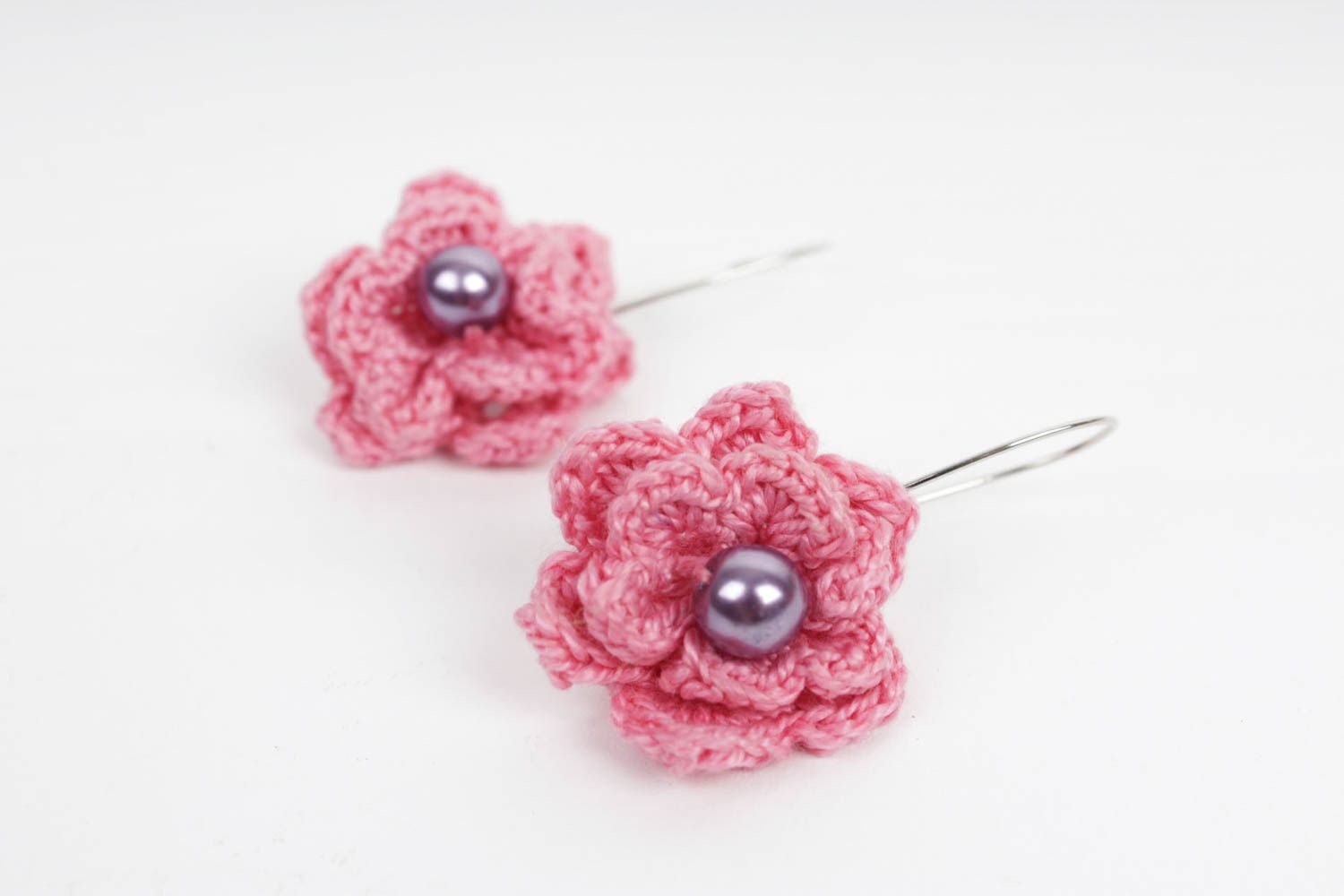 Boucles d'oreilles fleurs roses Bijou fait main tricot au crochet Cadeau femme photo 4