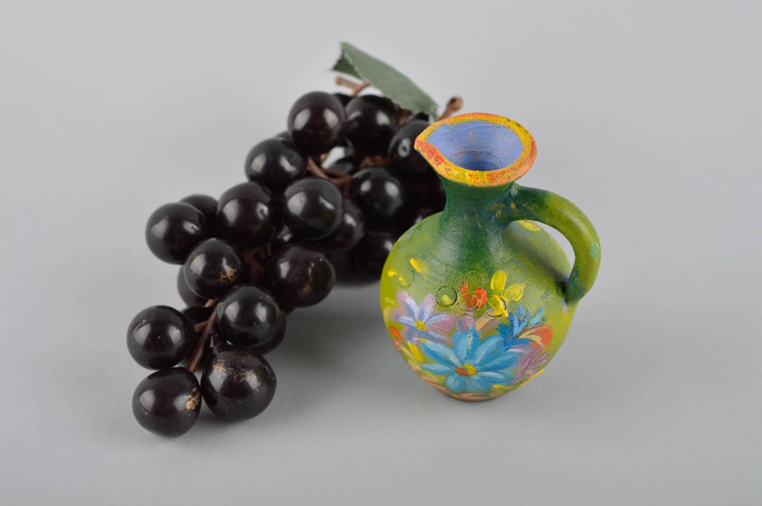 Cruche à l'eau Vaisselle miniature fait main verte à fleurs Figurine céramique photo 1