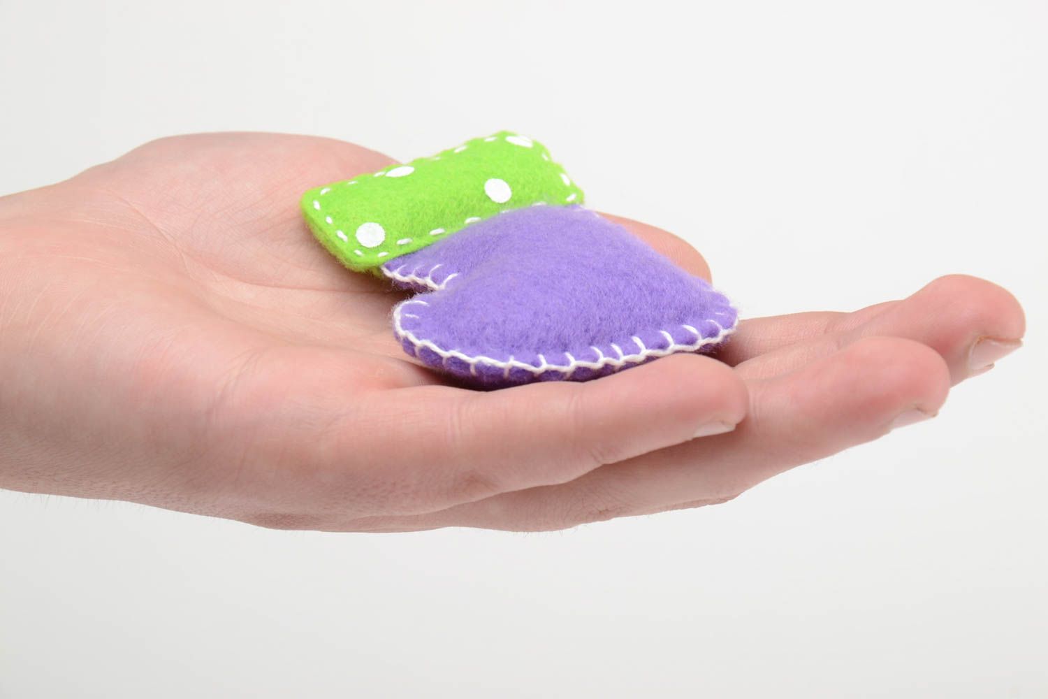Маленькая мягкая игрушка сапожок из фетра ручной работы фиолетовая с салатовым фото 5