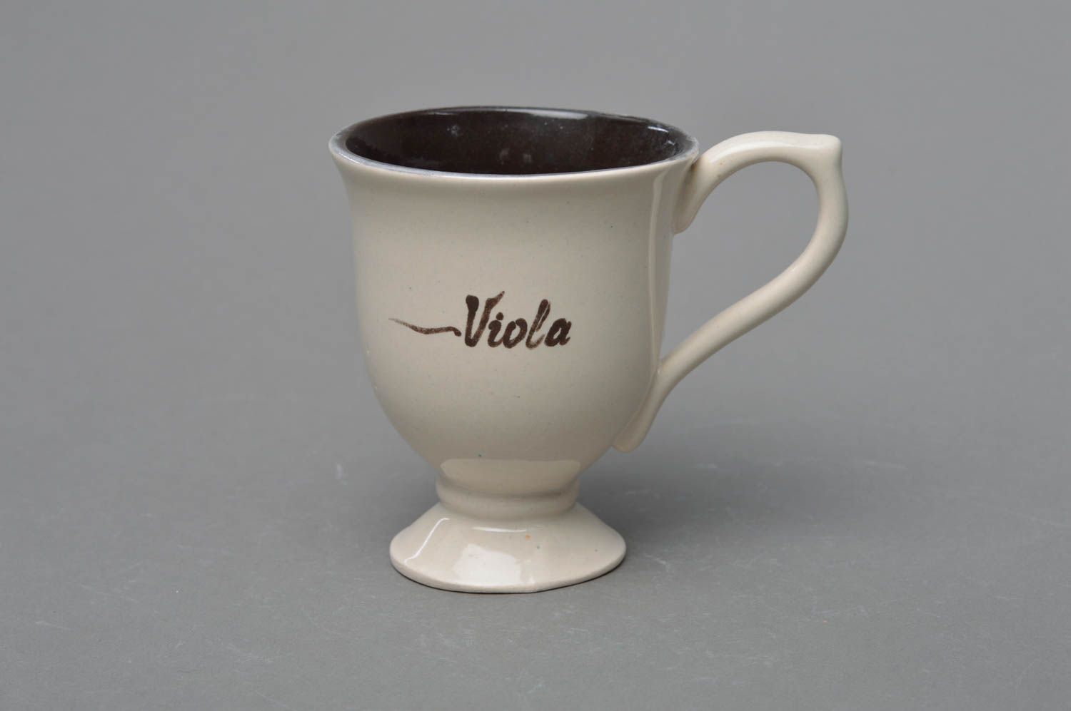 Красивая нежная чашка из фарфора ручной работы с росписью цветной глазурью фото 2