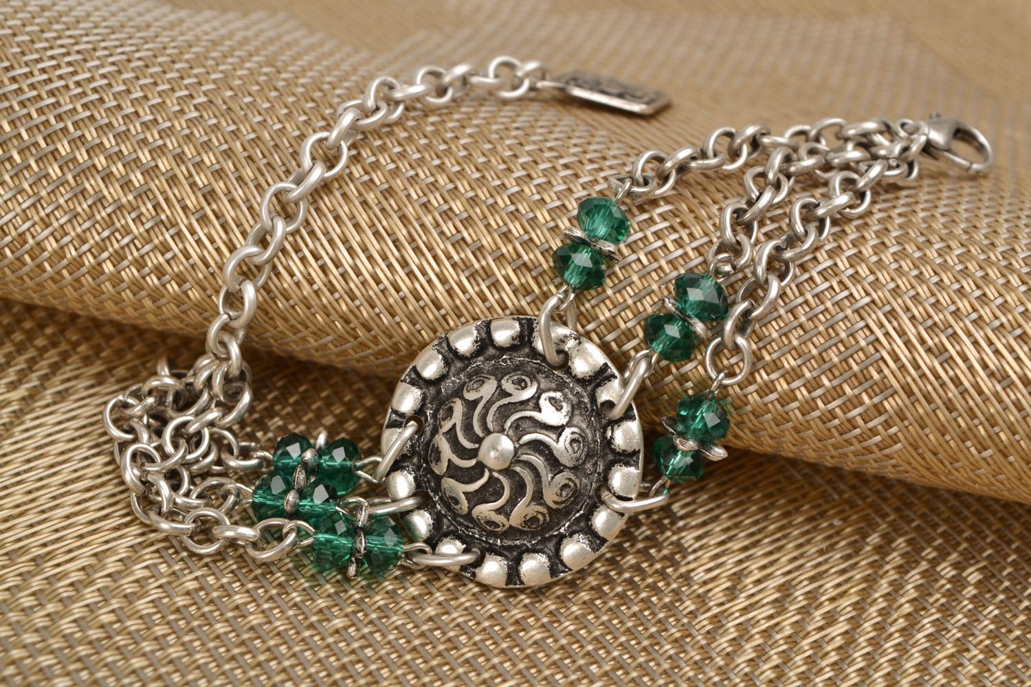 Bracelet en métal et perles de cristal massif couleur argentée et verte photo 1