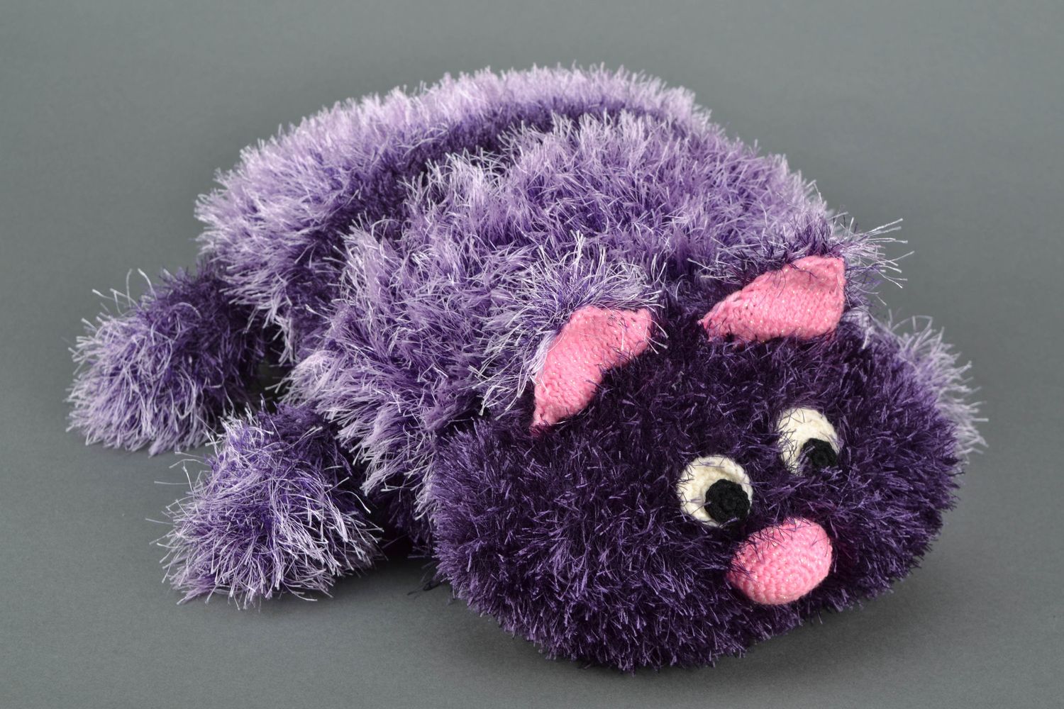 Дизайнерская игрушка вязаная Лиловый кот фото 1
