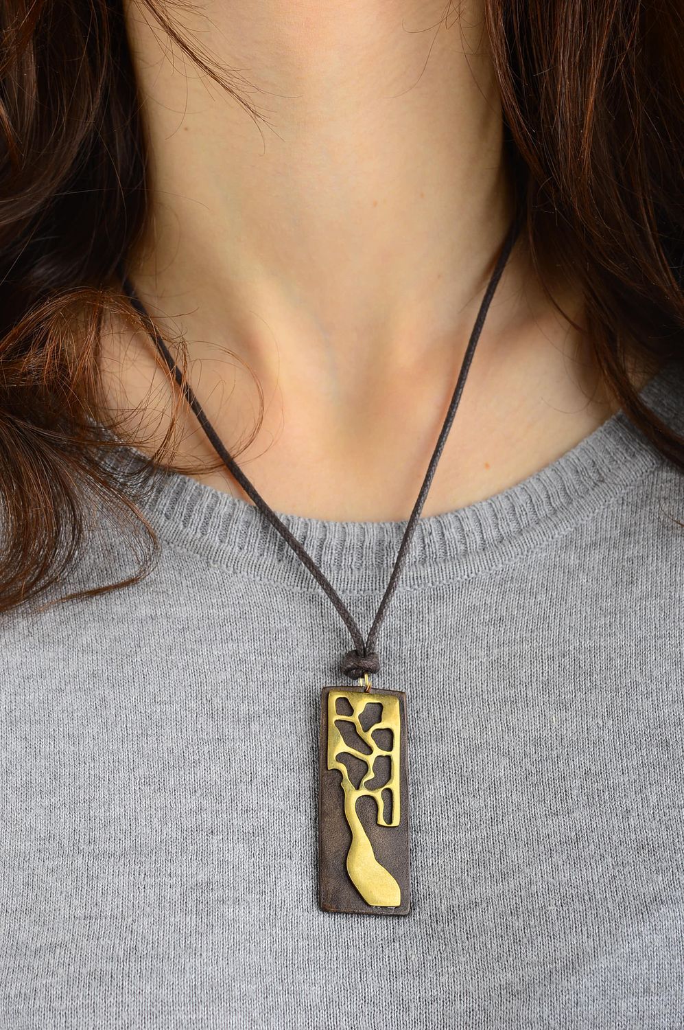 Pendentif en cuir Bijou fait main métal rectangle Accessoire femme design photo 1