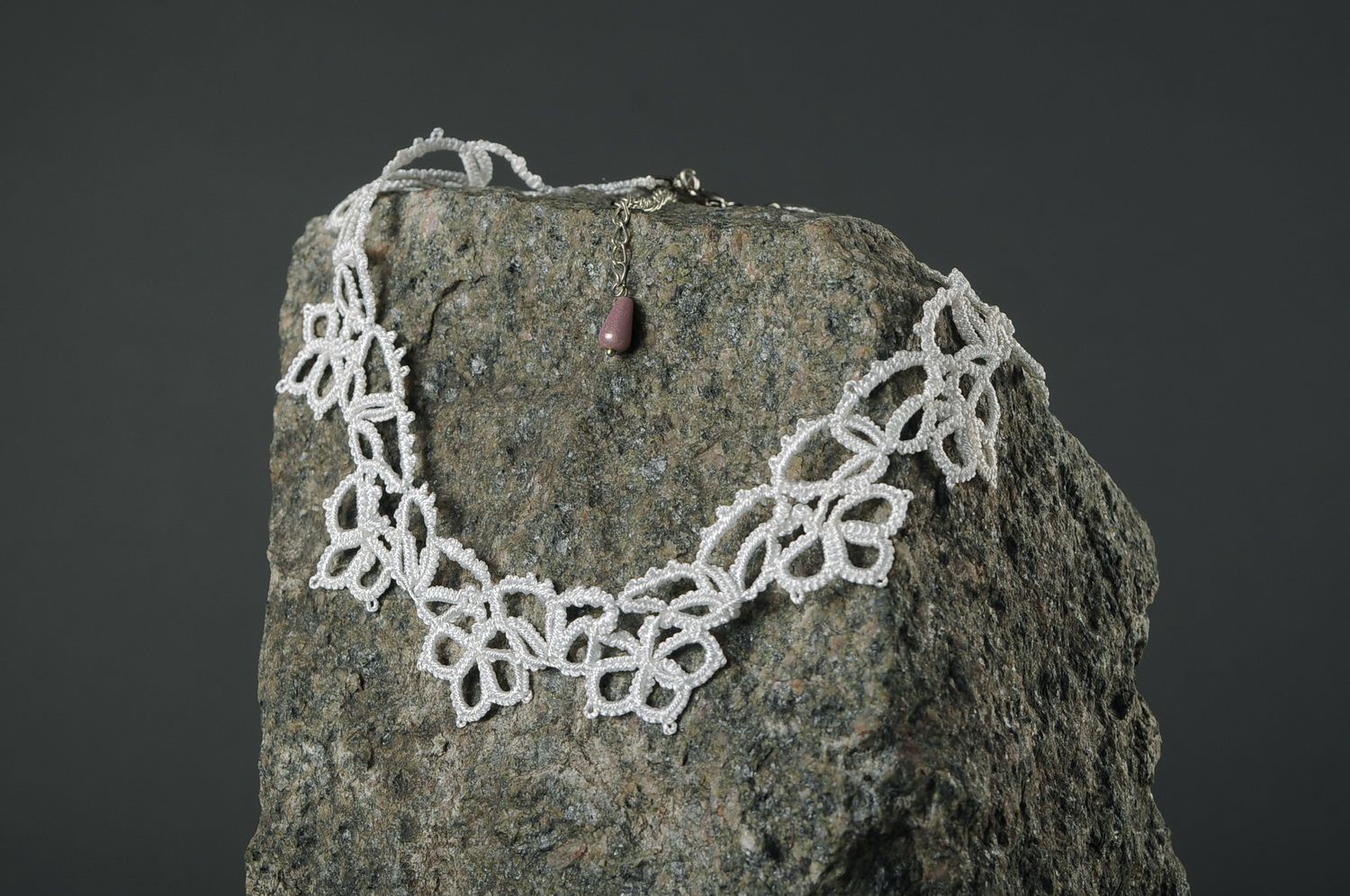White crocheted necklace photo 4