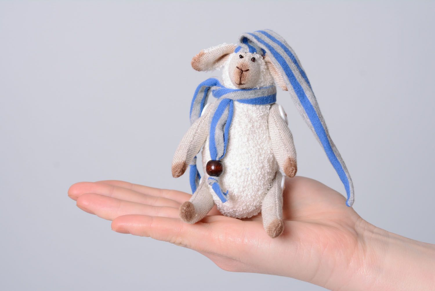 Brinquedo têxtil em forma de um carneiro Petya  foto 3