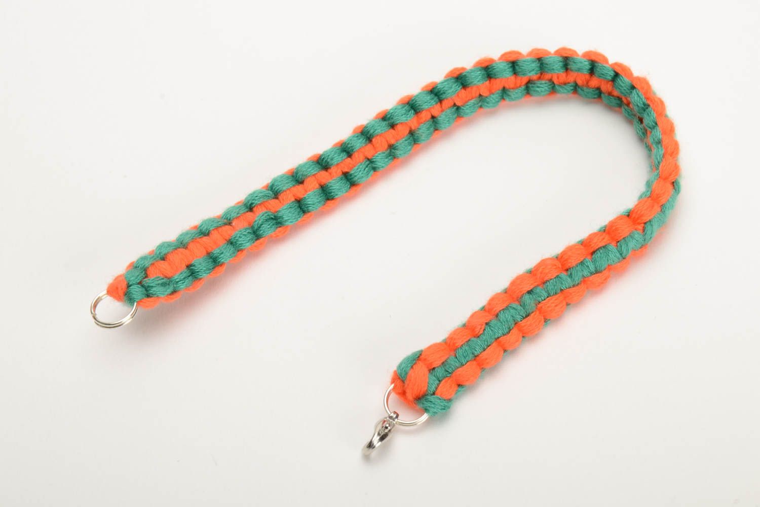 Плетеный браслет из ниток мулине ручной работы тонкий красивый оранжево-зеленый фото 4