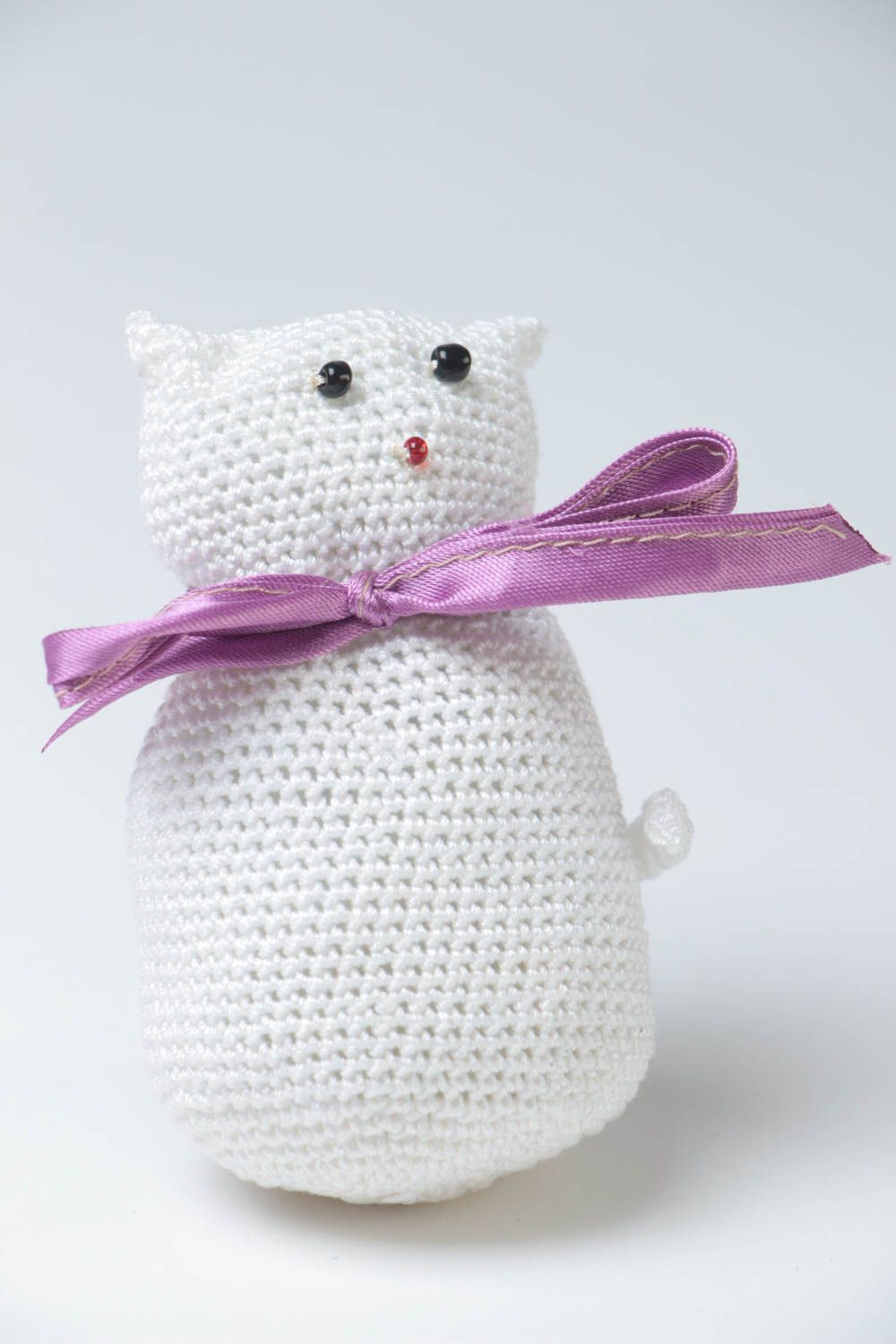 Peluche chat blanc Jouet pour enfant fait main Décoration chambre au crochet photo 2