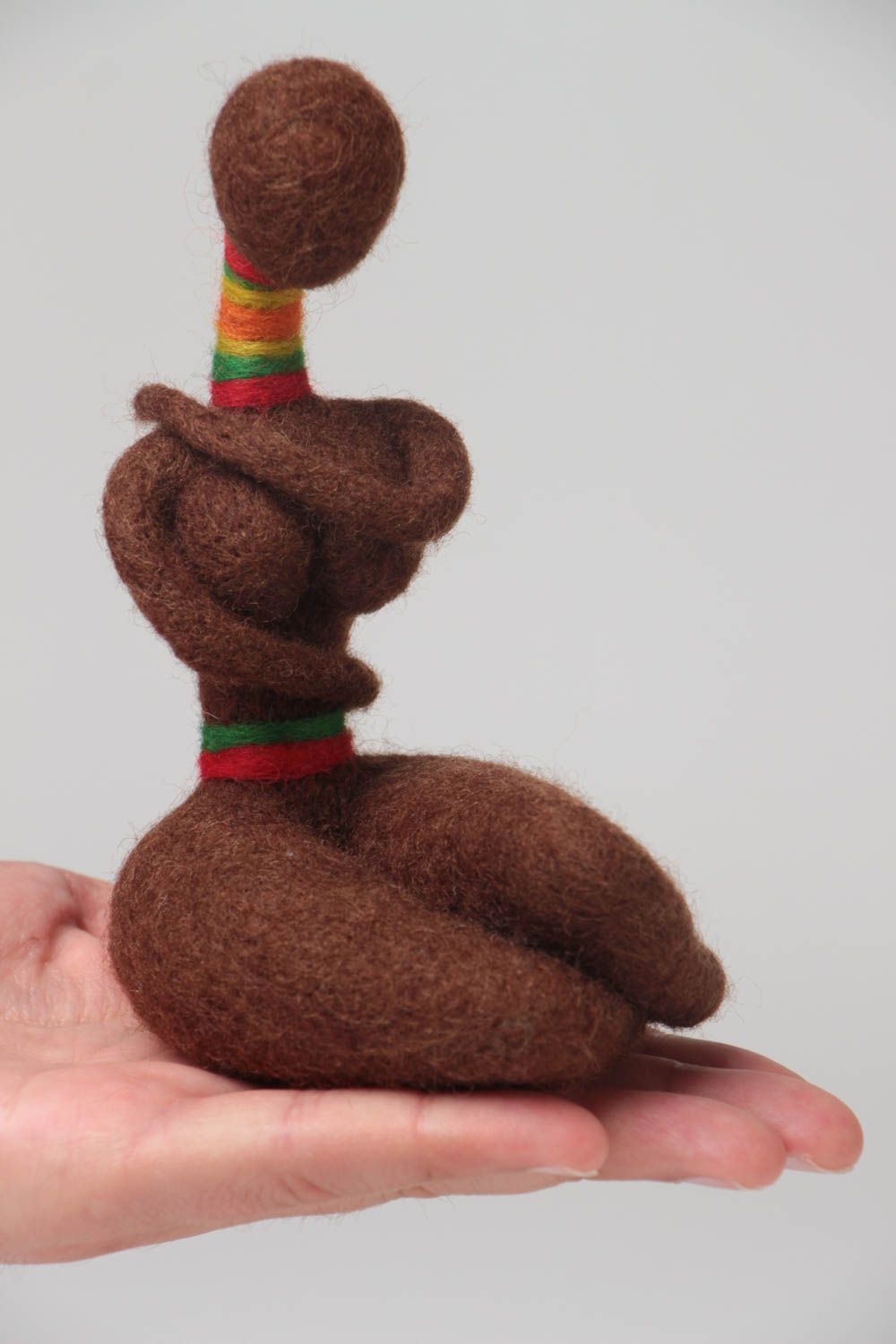 Figurine décorative en laine feutrée petite faite main originale Solitude photo 5
