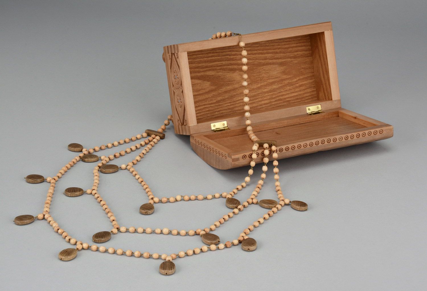 Ethnische Halskette aus Holz mit Schließe foto 1