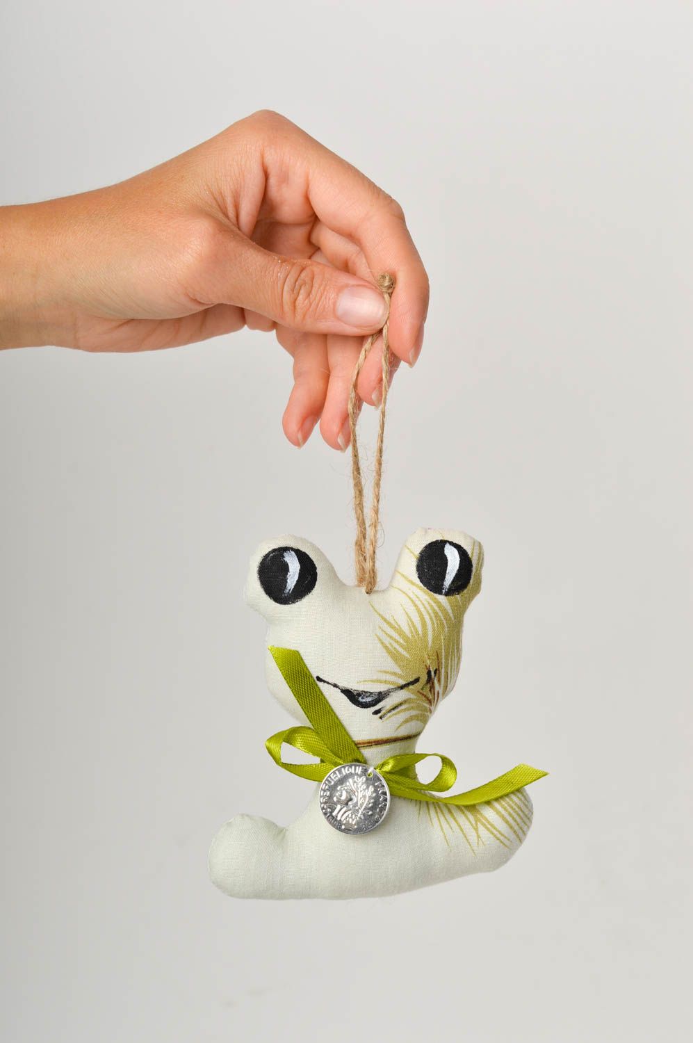 Stoff Kuscheltier handgefertigt Frosch Spielzeug Deko zum Aufhängen in Weiß foto 2
