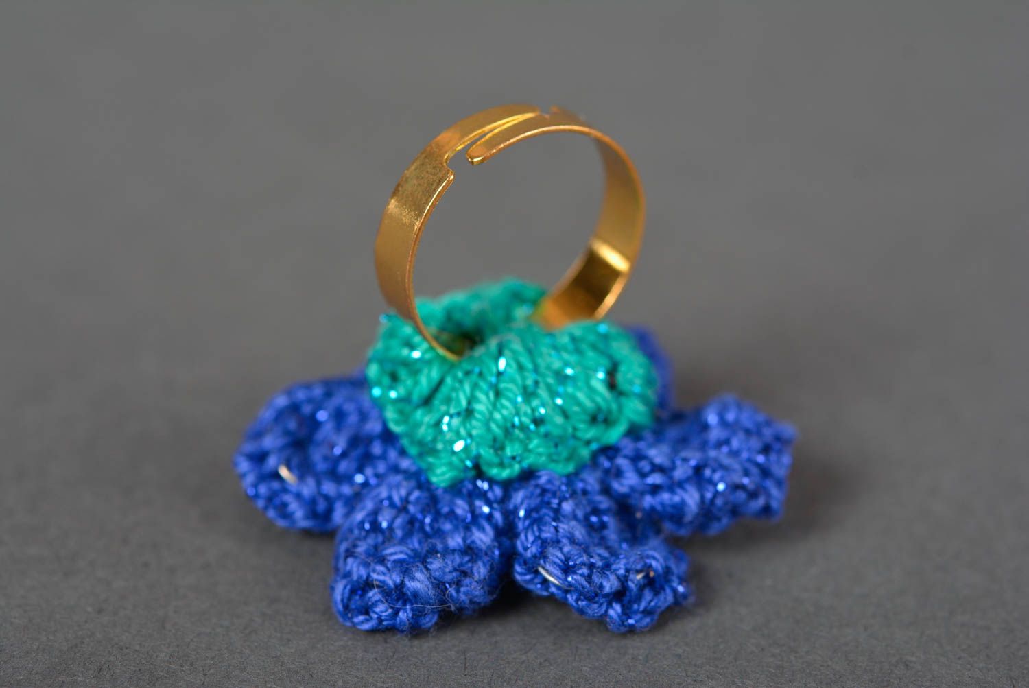 Bague tricot Bijou fait main Cadeau original au crochet bleu fleur petit photo 4