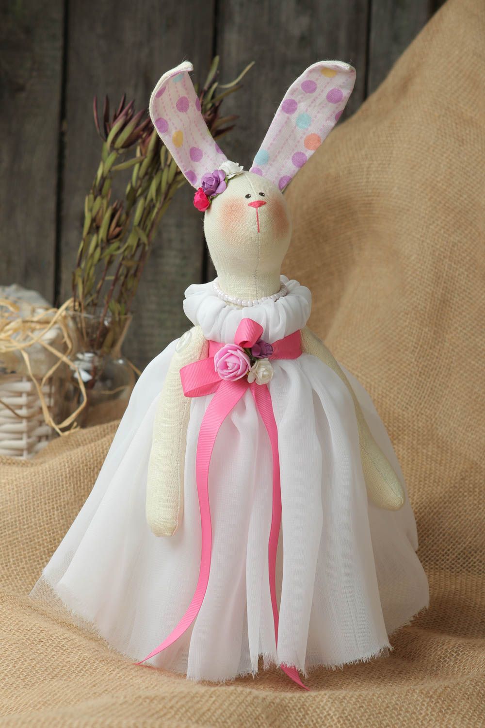 Peluche lapin en robe de mariée Jouet fait main en tissus Cadeau enfant photo 1