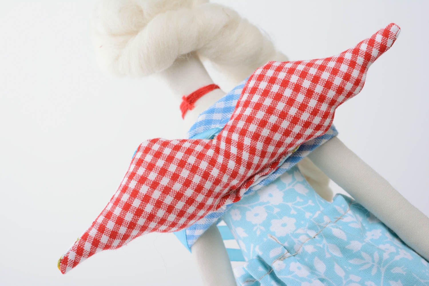 Тканевая авторская кукла с длинными волосами в голубом платье ручной работы фото 4