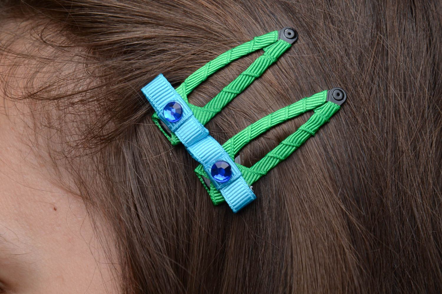 Small handmade green hair clips made of rep ribbons and metal present for child photo 5