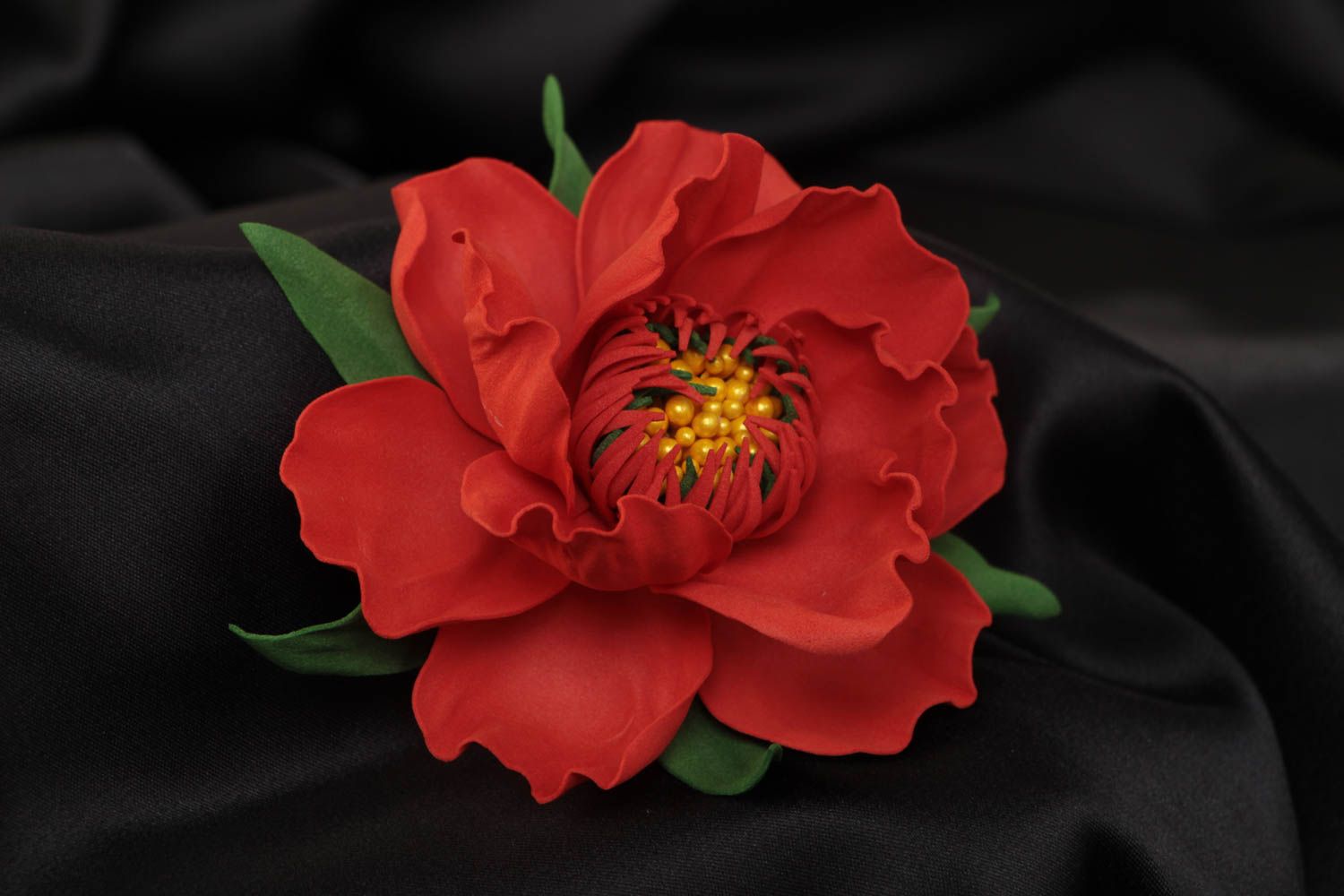 Заколка для волос с цветком красная крупная из фоамирана красивая ручной работы фото 1