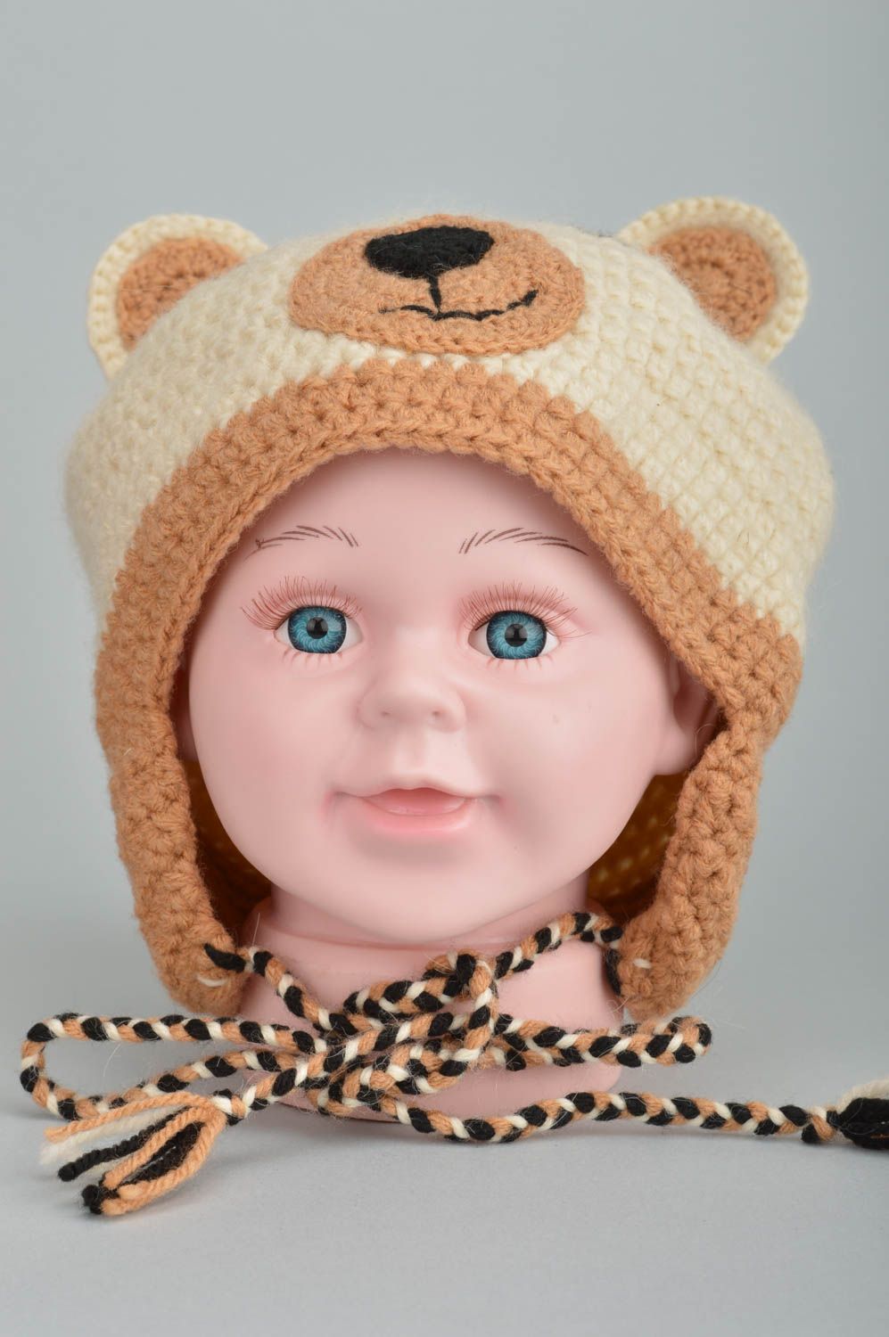 Schöne Häkel Kindermütze Bär mit Schnüren 370 mm beige braun Handarbeit foto 2