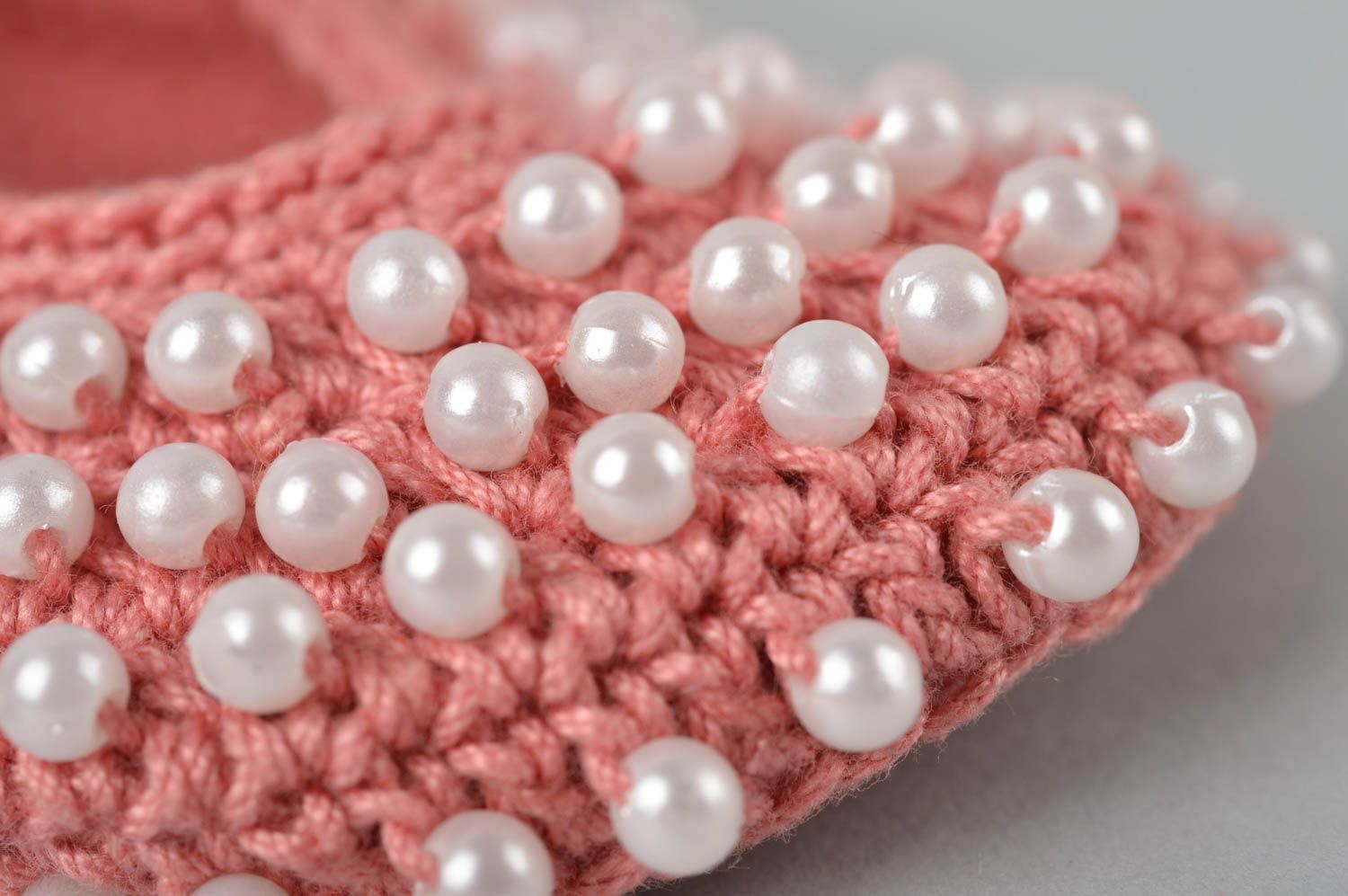 Chaussons bébé fait main Pantoufle tricot Accessoire bébé rose coton perles photo 2