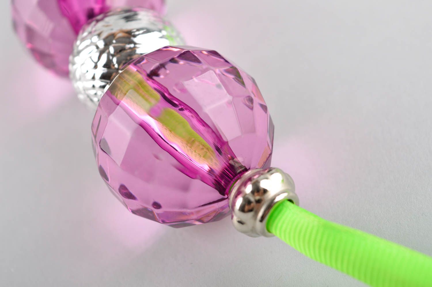 Collar artesanal con cuentas lilas de vidrio accesorio para mujer bisutería fina foto 4