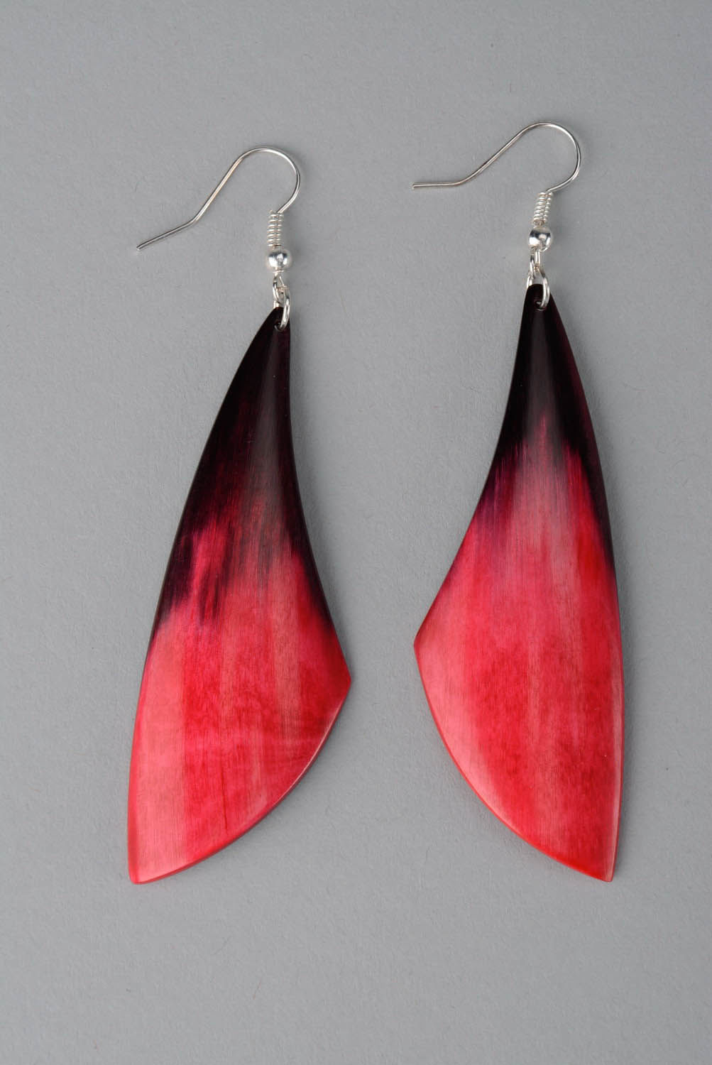Red and black earrings made ​​of horn photo 1