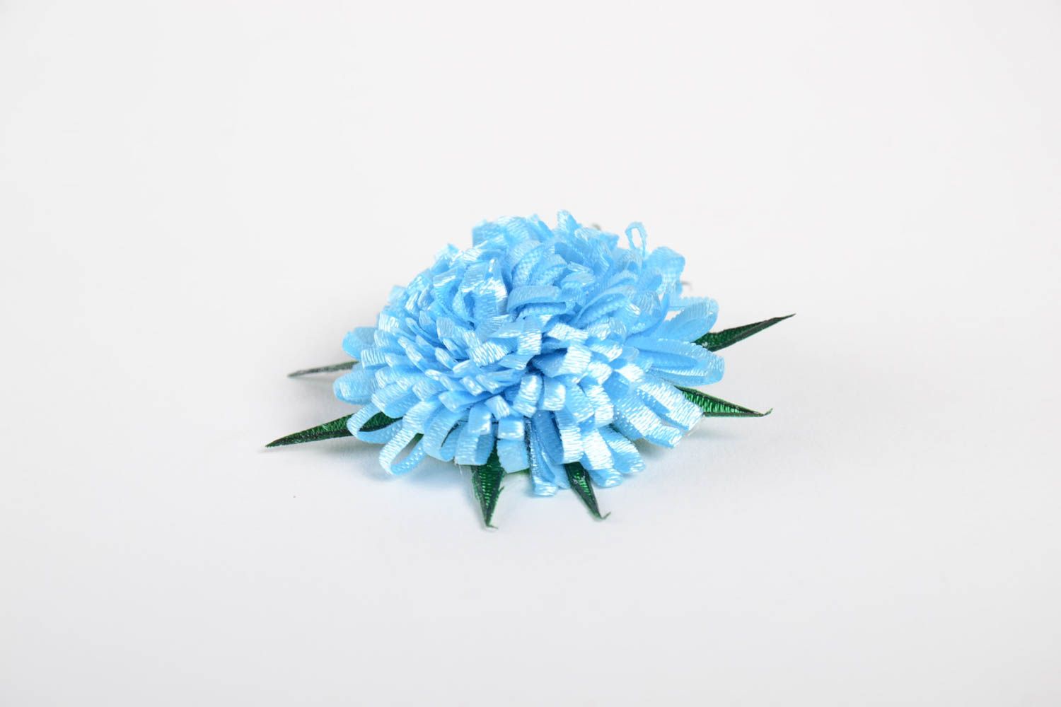 Яркая голубая заколка для волос из флиса в виде объемного цветка ручная работа фото 4