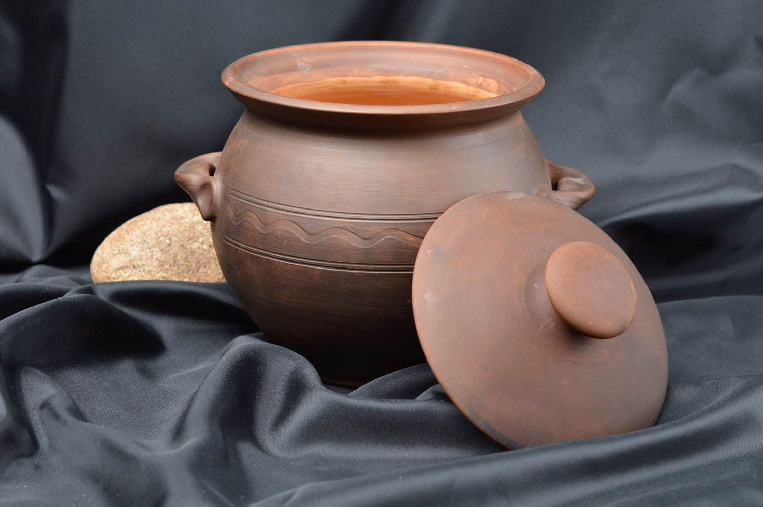Pot en céramique avec couvercle et deux anses 3 L fait main marron pour cuisine photo 1