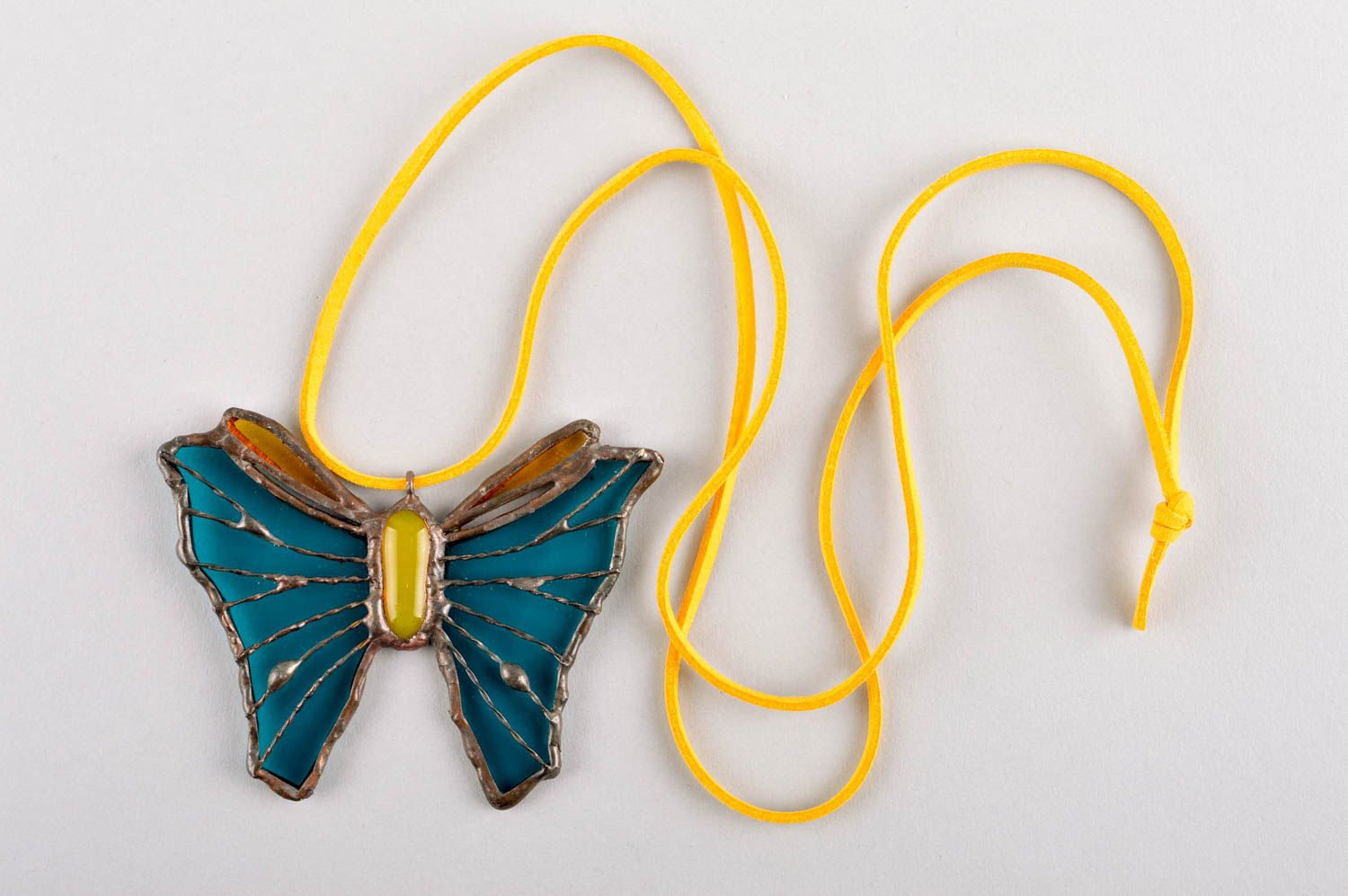 Бижутерия ручной работы украшение на шею подвеска и кулон из олова Бабочка фото 2