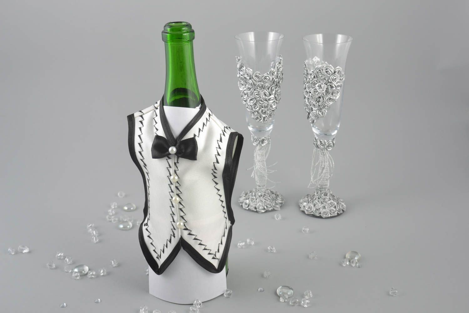 Costume pour bouteille de champagne noir blanc fait main en satin Frac photo 1