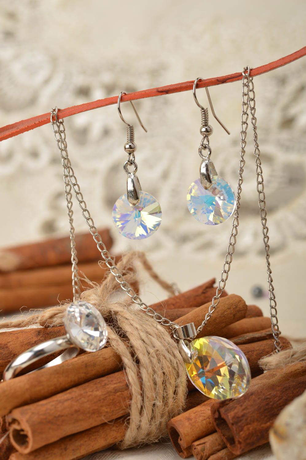 Серьги кольцо и кулон из австрийских кристаллов набор украшений ручной работы фото 1