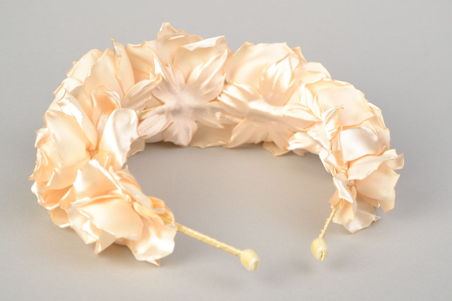 Handmade beautiful silk and satin flower headband with white roses photo 5
