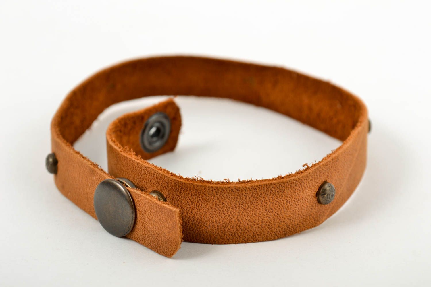 Широкий кожаный браслет хэнд мэйд коричневый браслет на руку украшение из кожи фото 3