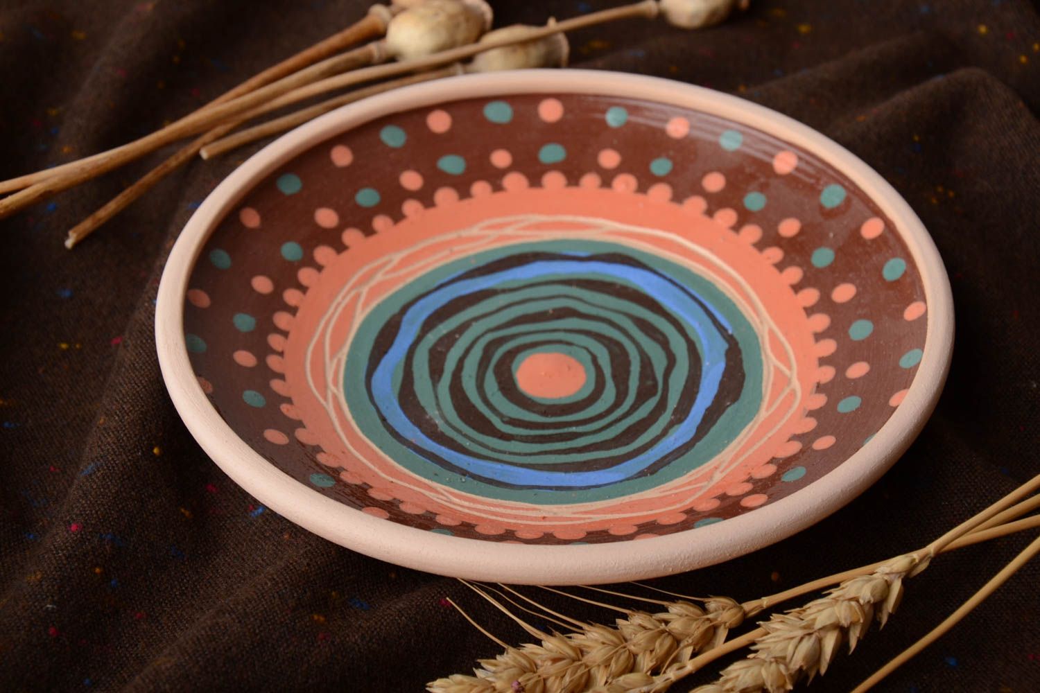Глиняная тарелка ручной работы расписанная глазурью и эмалью объемом 200 мл фото 1