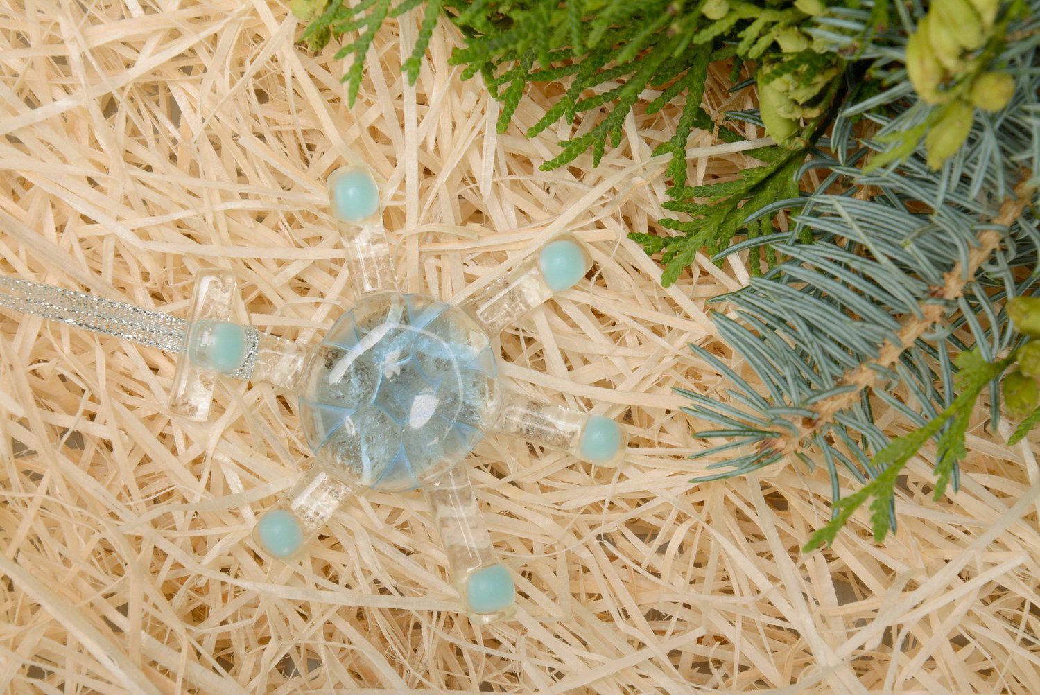 Новогоднее украшение Снежинка бирюзовая из стекла фото 1