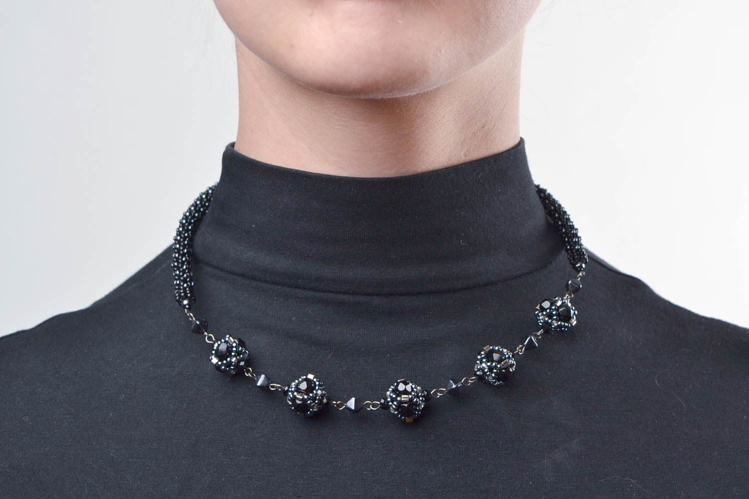 Collier noir Bijou fait main perles de rocaille perles fantaisie Cadeau femme photo 1