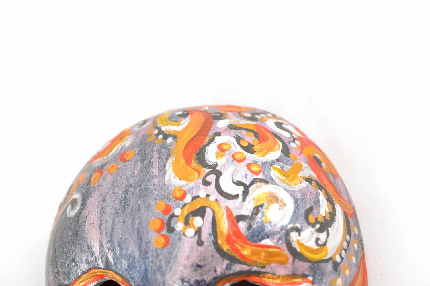 Masque décoratif d'argile avec peinture fait main photo 3