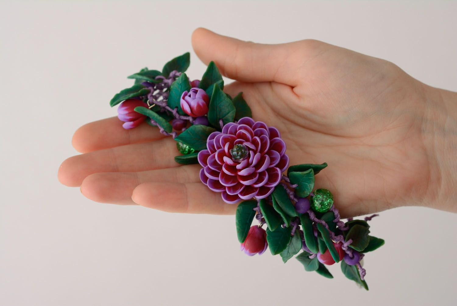 Plastic flower bracelet photo 5