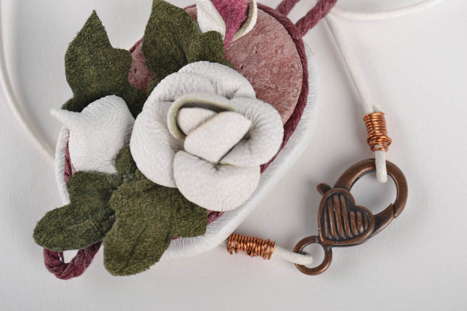 Pendentif en cuir naturel Bijou fait main floral original Cadeau pour femme photo 5