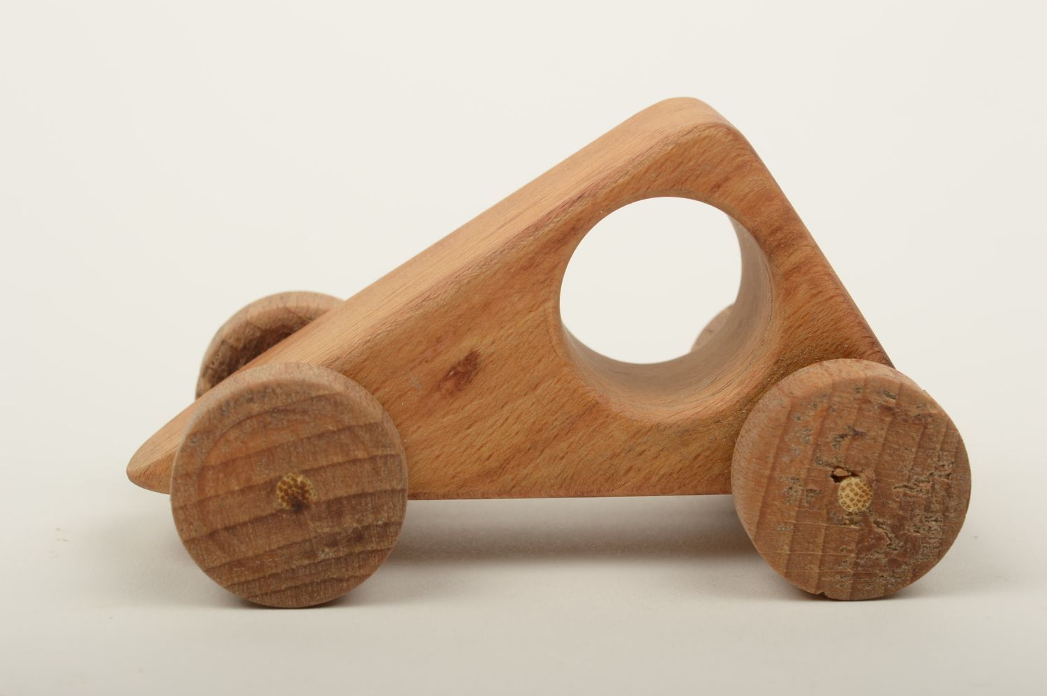 Jouet voiture en bois naturel fait main triangulaire Cadeau pour enfant photo 1
