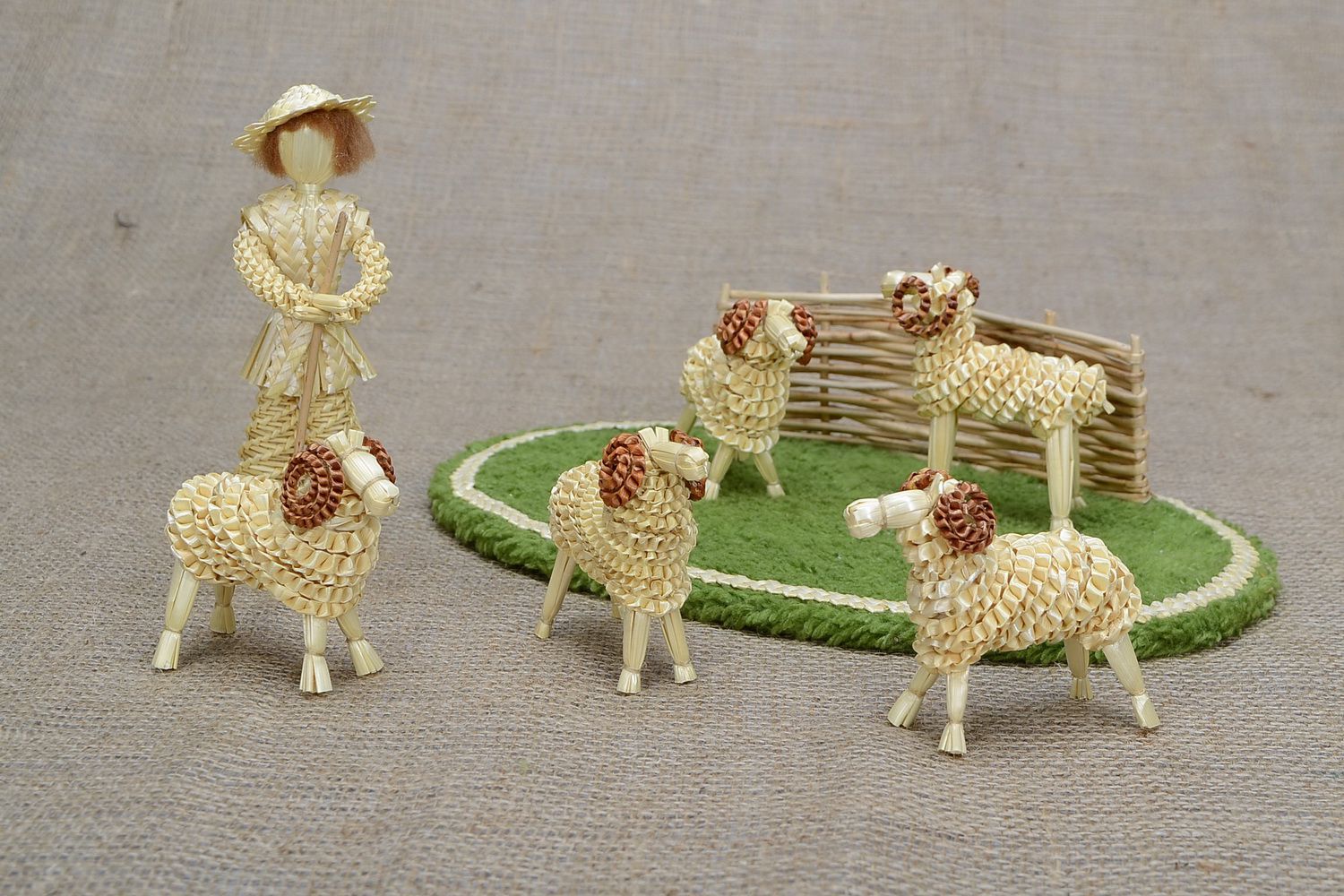 Composition of straw figures photo 2