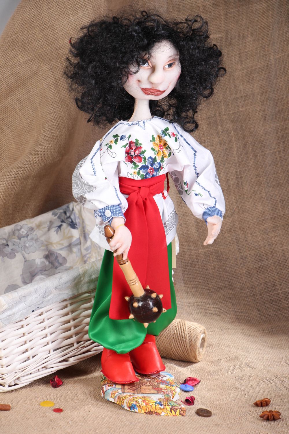 Игрушка кукла из ткани в украинском национальном костюме на подставке  фото 5