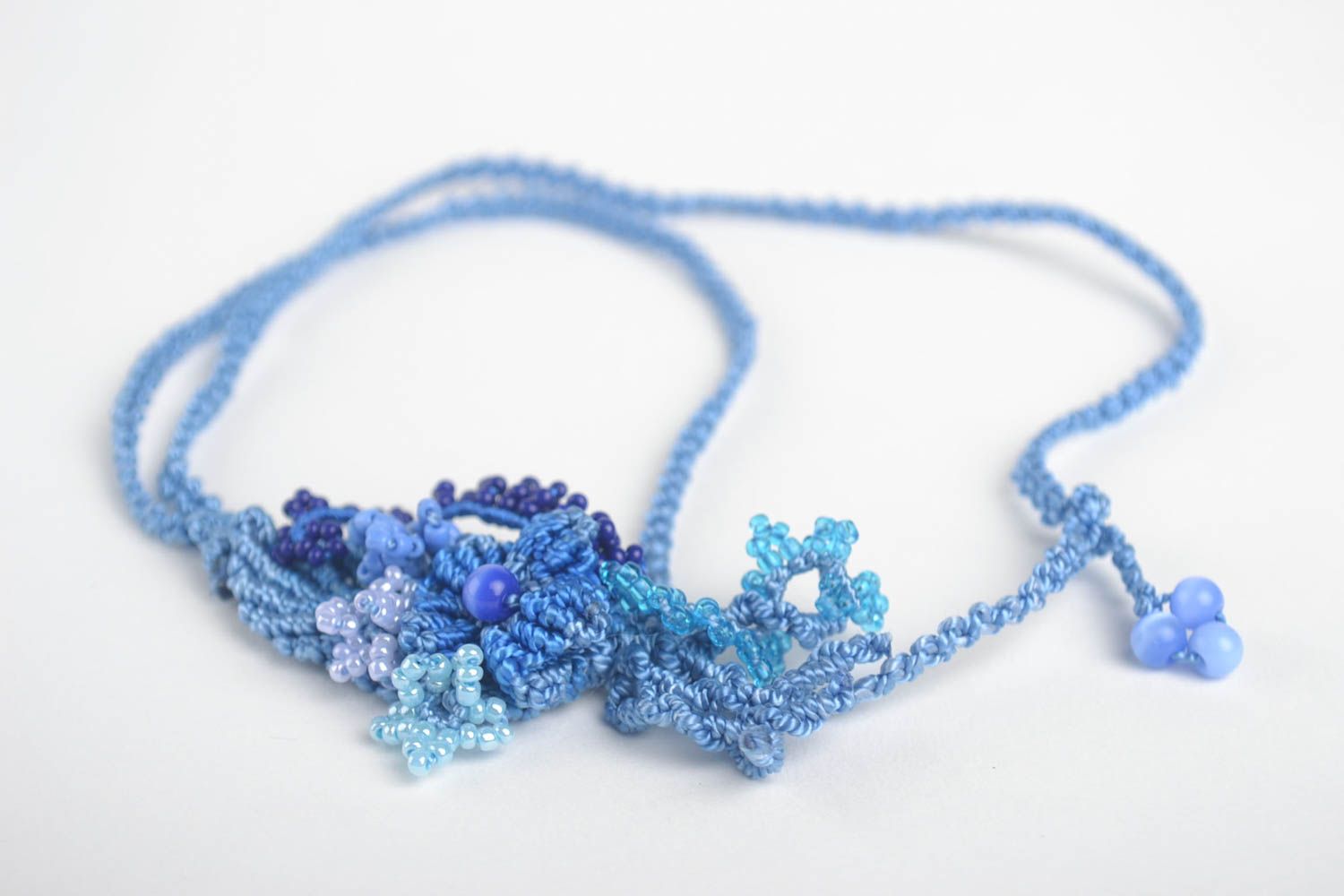 Pendentif fantaisie Bijou fait main macramé fils perles bleu Cadeau original photo 4