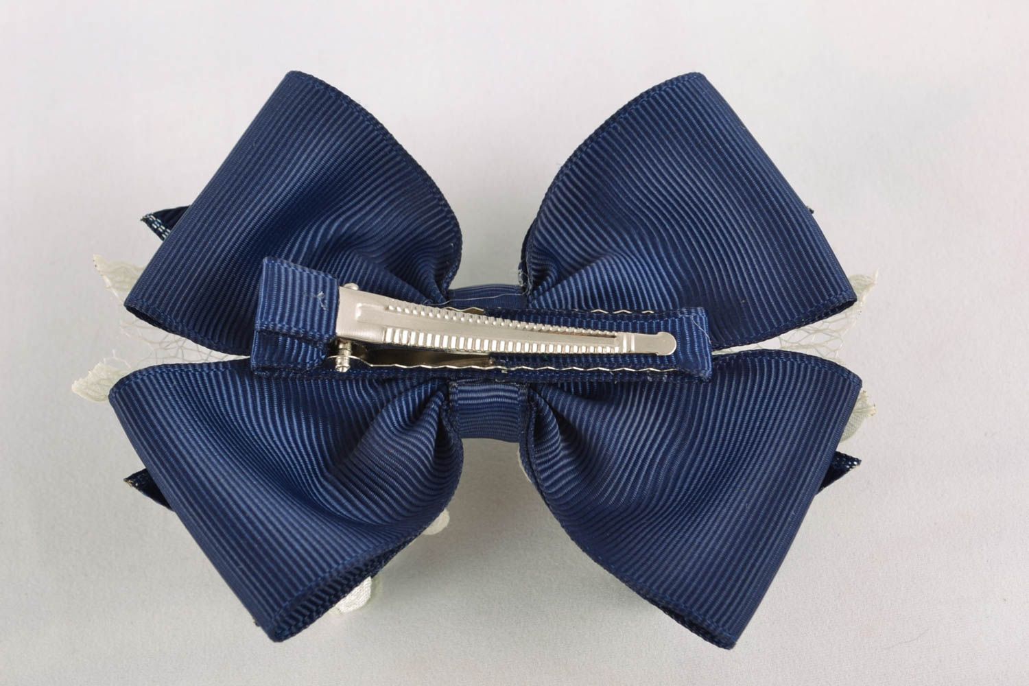 Hair clip with bow made of blue rep ribbon with lace photo 3
