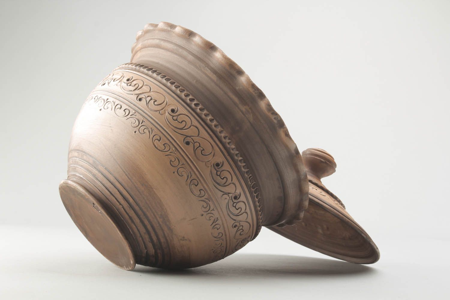 Handgemachter brauner Topf aus Keramik foto 5