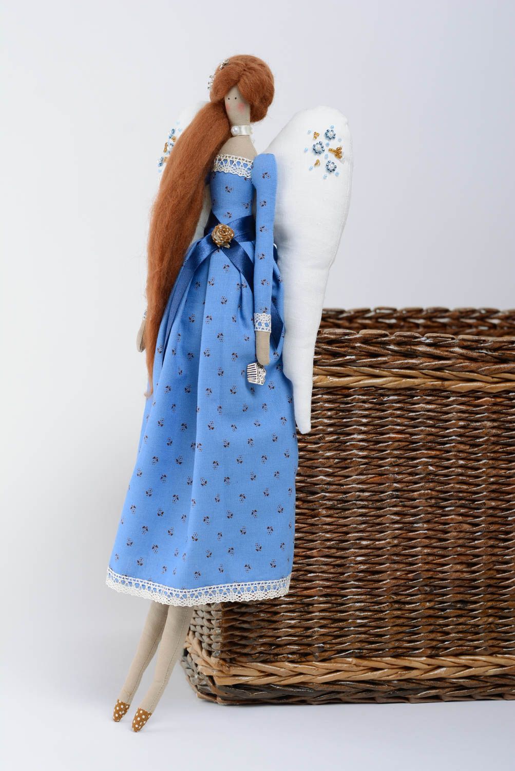 Muñeca de peluche de tela de algodón artesanal bonita infantil Ángel en vestido foto 1