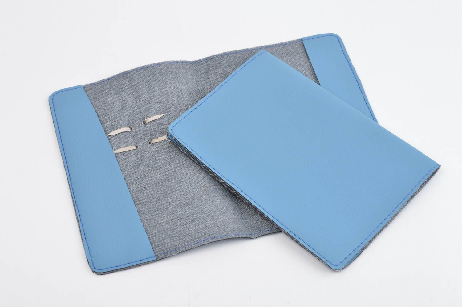 Porte passeport cuir fait main couleur bleu ciel avec crâne Cadeau original photo 4