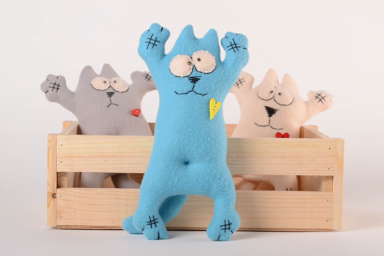 Giocattolo morbido fatto a mano pupazzo da bambini a forma di gatto azzurro foto 1