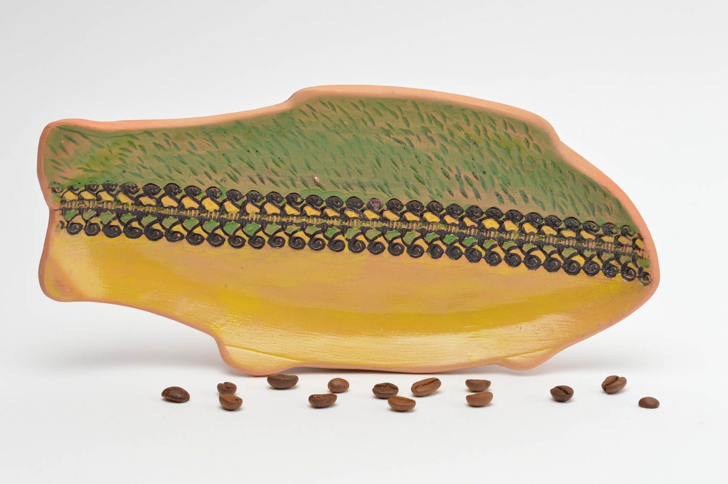 Тарелка декоративная из глины в виде рыбы желтая с зеленым цветная ручной работы фото 1