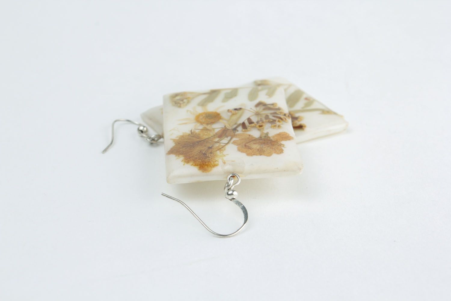 Earrings with dry flowers coated with epoxy photo 4