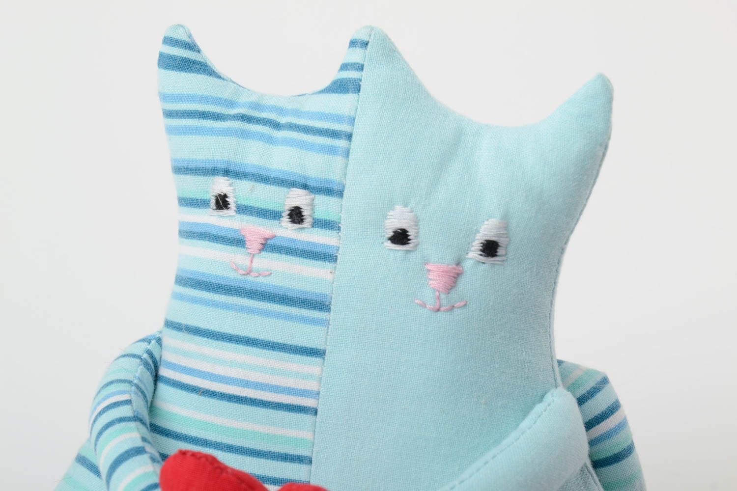 Peluche décorative en toile de coton bleues faites main chats inséparables photo 4