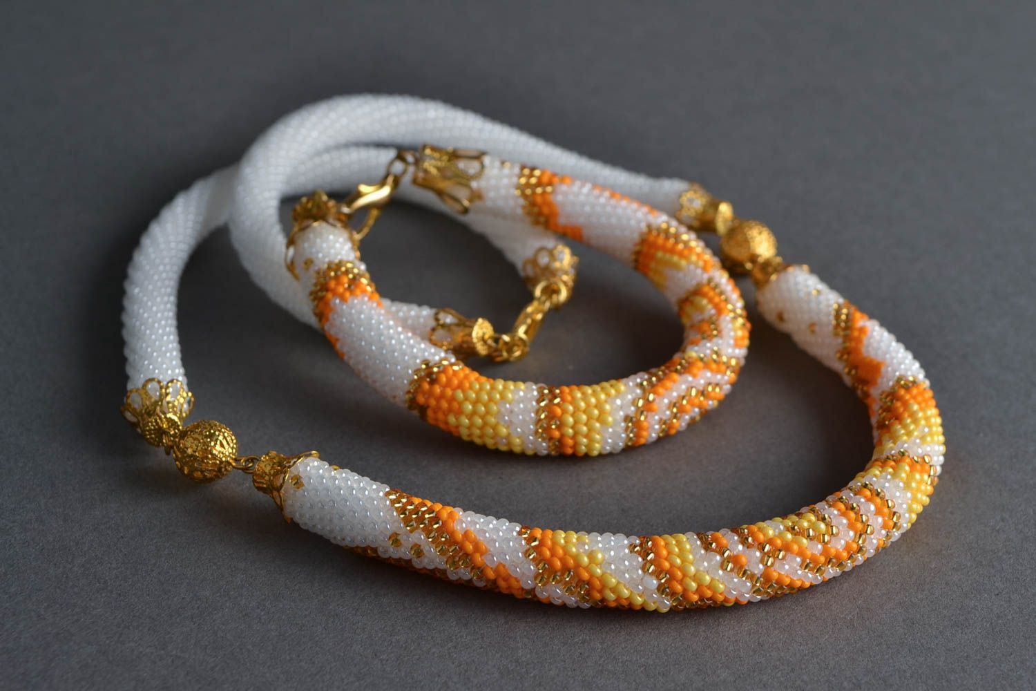 Schmuckset aus Glasperlen Armband und Collier in Weiß und Orange handgemacht  foto 1